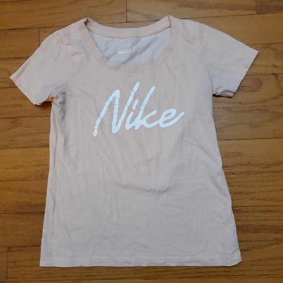 Nike Dri-Fit T Shirt Women XS Pink Graphic Tee Activewear CQ0258-664 - Picture 2 of 4